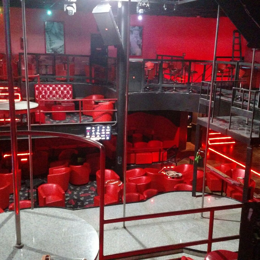 Deja Vu Showgirls - Main stage - Adult Entertainment Near Me - Tijuana, BCN