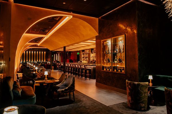 Regines Lounge by null