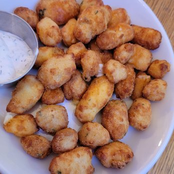 Bill and Roxy's Shenanigans - Cheese curds had a strong garlic flavor - Tacos Near Me - Richfield, Wisconsin