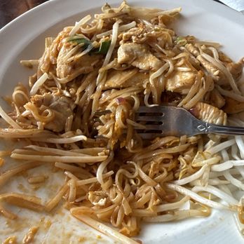 Rain Thai and Sushi Bar - Top notch Pad Thai - Asian Fusion Near Me - Atlanta, Georgia