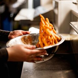 Poutine Queen - Seasoned fries