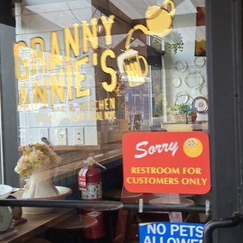 Granny Annie’s Bar And Kitchen - Bars Near Me - New York, New York