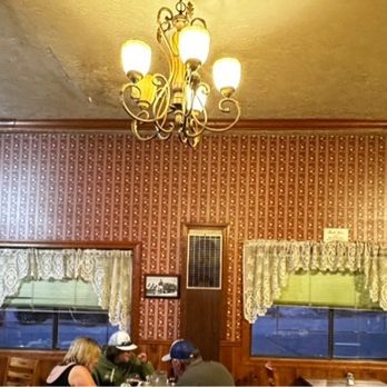 Heyday Inn - Dining room - Basque Near Me - Wellington, Nevada Heyday Inn - Dining room - Basque Near Me - Wellington, Nevada