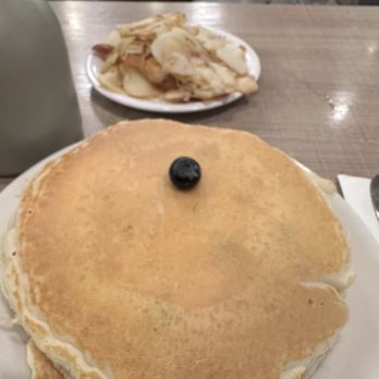 Lou Mitchell's - blueberry pancakes and Fresh Hash Brown Potatoes - Breakfast & Brunch Near Me - Chicago, Illinois Lou Mitchell's - blueberry pancakes and Fresh Hash Brown Potatoes - Breakfast & Brunch Near Me - Chicago, Illinois