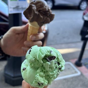 Double Rainbow Cafe - Chocolate & Mint ChocoChip on waffle cone - Ice Cream & Frozen Yogurt Near Me - San Rafael, California Double Rainbow Cafe - Chocolate & Mint ChocoChip on waffle cone - Ice Cream & Frozen Yogurt Near Me - San Rafael, California