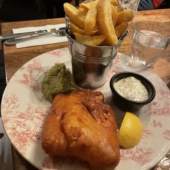 The Kings Head - Fish & chips, mushy peas - Pubs Near Me - Galway, G The Kings Head - Fish & chips, mushy peas - Pubs Near Me - Galway, G