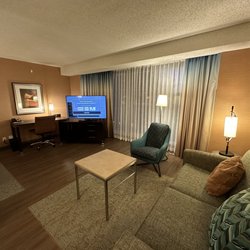 Residence Inn By Marriott- Downtown - Queen-bed suite: living room area