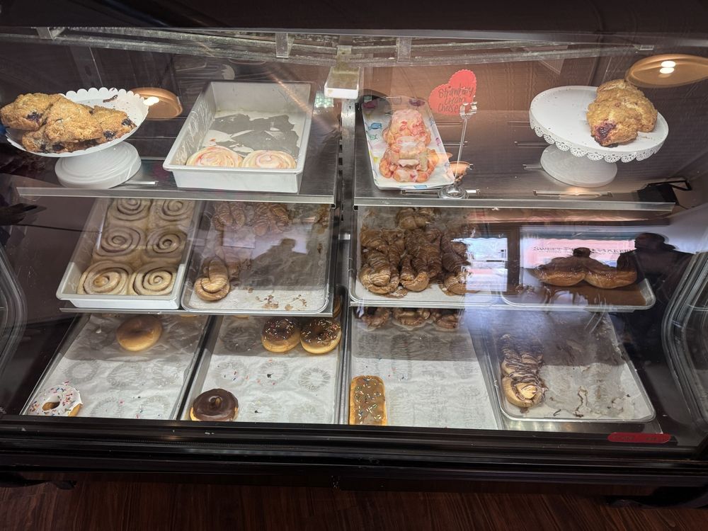 Sweet Pea’s Bakery Logo