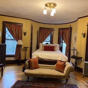 The Mulburn Inn - The Madison Room (Thomas Edison stayed in here once!) - Bed & Breakfast Near Me - Bethlehem, New Hampshire The Mulburn Inn - The Madison Room (Thomas Edison stayed in here once!) - Bed & Breakfast Near Me - Bethlehem, New Hampshire
