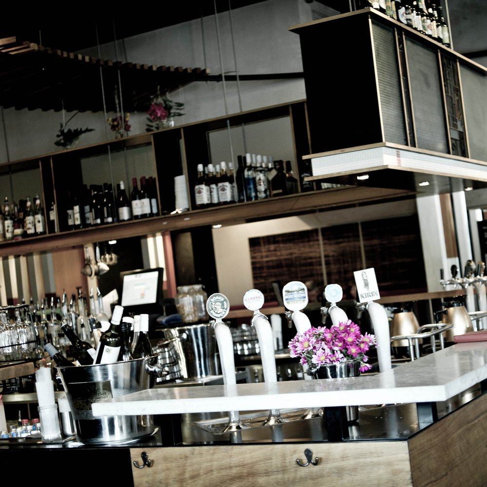 Albert Park - Albert Park Hotel - Restaurants Near Me - Albert Park, VIC