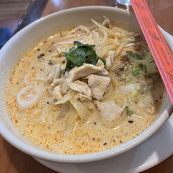 Siam Noodles Thai Cuisine - Chicken Curry Noodles - lunch special with house salad & fried dumpling