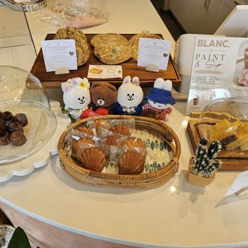 Blanc Nook Cafe - Goodies to choose from... - Coffee & Tea Near Me - Honolulu, Hawaii