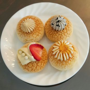 Domi - Profiteroles - Hojicha, Black Sesame, Milk & Honey, Strawberry Jasmine - Bakeries Near Me - Los Angeles, California