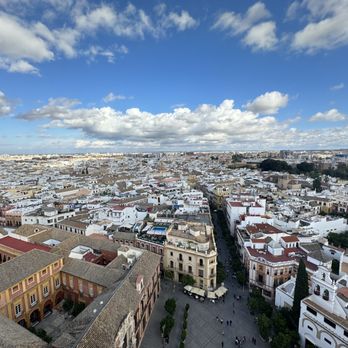 La Giralda - Landmarks & Historical Buildings Near Me - Seville, SE La Giralda - Landmarks & Historical Buildings Near Me - Seville, SE
