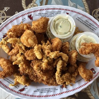 Pirate de La Mer - a plate of fried food - Seafood Near Me - Bouctouche, New Brunswick