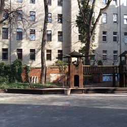 Kulturhaus Schöneberg - Innenhof mit Spielplatz
