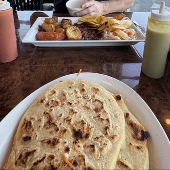 El Buen Paladar - Pupusa and combo plate - Food Trucks Near Me - San Antonio, Texas
