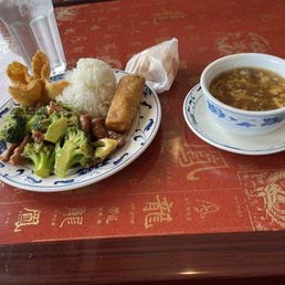 Beef and (L)Beef w.Broccoli w/ Hot & Sour Soup Beef and (L)Beef w.Broccoli w/ Hot & Sour Soup