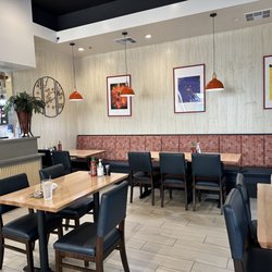 China Dragon - Dining area