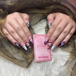 Got my nails done by Amy and they are gorgeous! She took her time but still fast and i'm obsessed with them!!