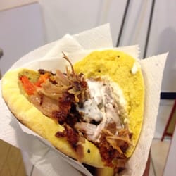 Karthago Kebab - Pane fatto in casa con aggiunta di zafferano che dona quel bel colore giallo