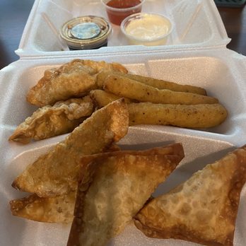 Meto Pub - Appetizers Sampler Platter - Crab Ragoons, Mandu and Fried Zucchini Sticks. - Barbeque Near Me - Tega Cay, South Carolina Meto Pub - Appetizers Sampler Platter - Crab Ragoons, Mandu and Fried Zucchini Sticks. - Barbeque Near Me - Tega Cay, South Carolina