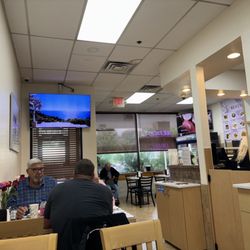 Anna's Restaurant - Indoor decor