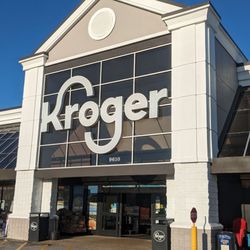 Kroger - The entrance to Kroger.