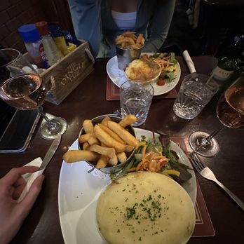 The Dingle Pub - Shepherds pie - Pubs Near Me - Dingle, Kentucky