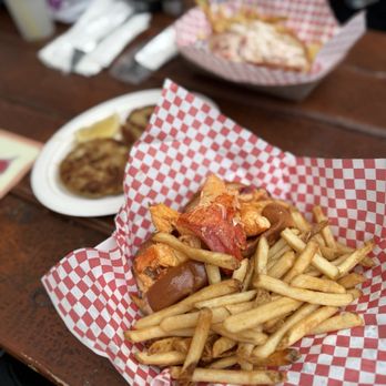 Yankee Lobster - Hot Buttered Lobster Roll - Seafood Markets Near Me - Boston, Massachusetts