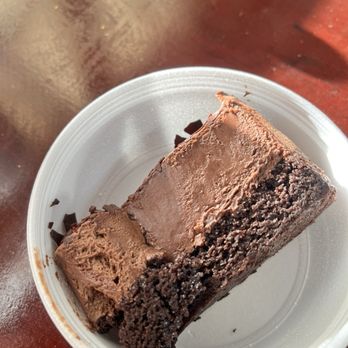 Peebles Bar B Que - Chocolate cake, they need some milk now, lol!!! - Barbeque Near Me - Auburndale, Florida