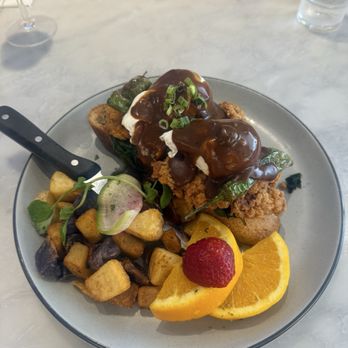 Son & Garden - Fried chicken Benedict - Breakfast & Brunch Near Me - San Francisco, California Son & Garden - Fried chicken Benedict - Breakfast & Brunch Near Me - San Francisco, California