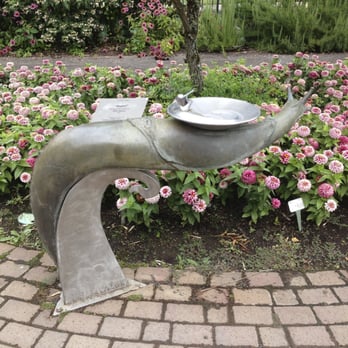 The Oregon Garden - Fun and unusual water fountain. - Botanical Gardens Near Me - Silverton, Oregon The Oregon Garden - Fun and unusual water fountain. - Botanical Gardens Near Me - Silverton, Oregon