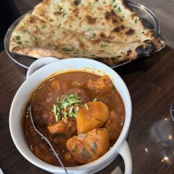 Ruchi Bangladeshi Cuisine - Chicken Vindaloo and Bullet Naan