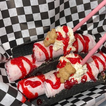 Rollin Creamery - Taco Tuesday strawberry cheesecake - Ice Cream & Frozen Yogurt Near Me - Bakersfield, California