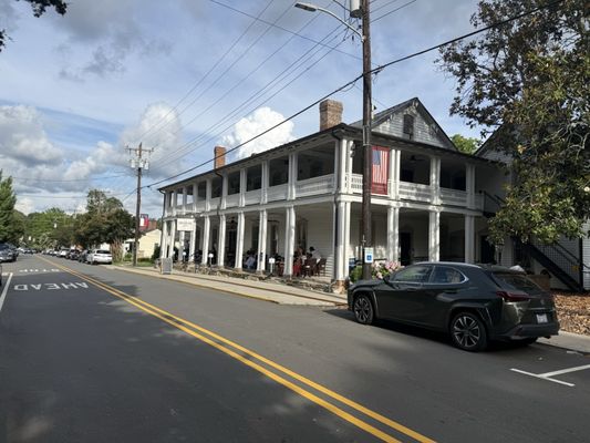 The Colonial Inn by null