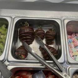 Menchie's Frozen Yogurt - Chocolate covered strawberries