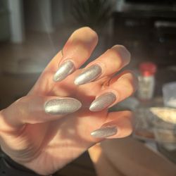 K&J Nails - silver chrome gel manicure