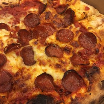 Pizzamania - Burnt pizza, lovely ;/ - Pizza Near Me - Long Beach, California
