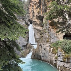 Hop on Hop Off Bus Tour - Johnston Canyon Lower Falls