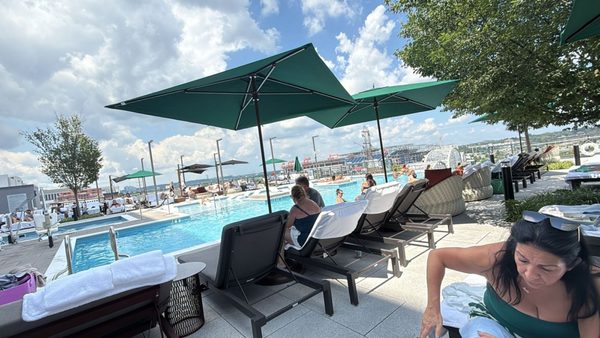 Four Seasons Hotel Nashville by null