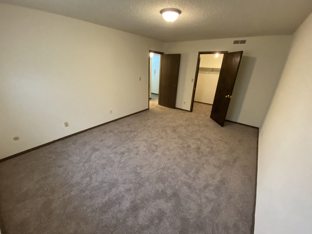 VERSAILLES APARTMENTS Updated June 2024 935 W Loire Ct, Peoria, Illinois Apartments