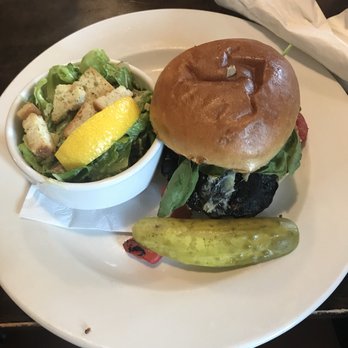 The Shakespeare Arms - Portobello mushroom sandwich - British Near Me - Guelph, Ontario