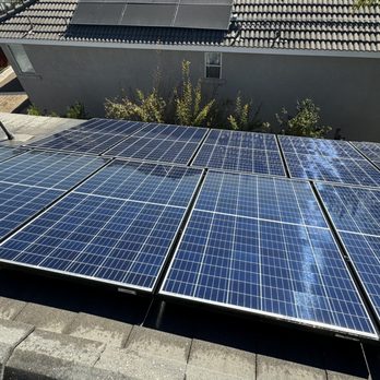 R&C Services - Clean solar panels - Window Washing Near Me R&C Services - Clean solar panels - Window Washing Near Me