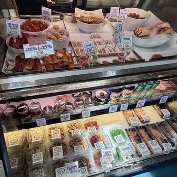 Santa Barbara Fish Market - inside - Seafood Markets Near Me - Santa Barbara, California