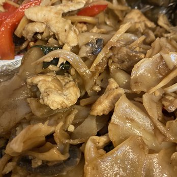 NG Cafe - Drunken Noodle with chicken - Thai Near Me - Austin, Texas NG Cafe - Drunken Noodle with chicken - Thai Near Me - Austin, Texas