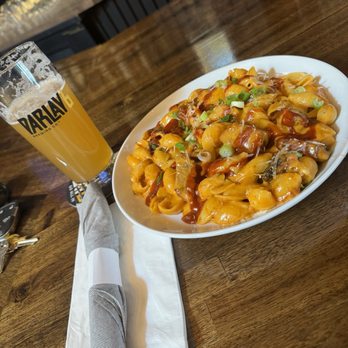 Parlay 6 Brewing - Their brisket mac & cheese Yum! - Brewpubs Near Me - Reno, Nevada