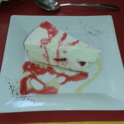 Gâteau d'anniversaire préparé par le chef ! Bavarois aux fraises.