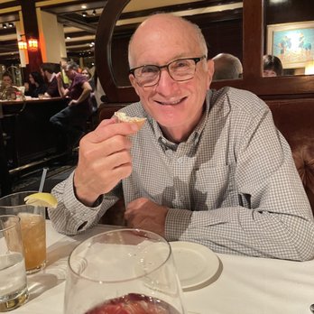 Old Ebbitt Grill - Hot bread and an Arnold Palmer - Bars Near Me - Washington, DC, District of Columbia