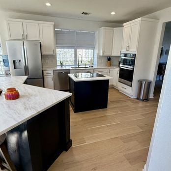 Key Lime Construction - Refaced islands with molding. New cabinet doors/crown, hardware and backsplash. - General Contractors Near Me